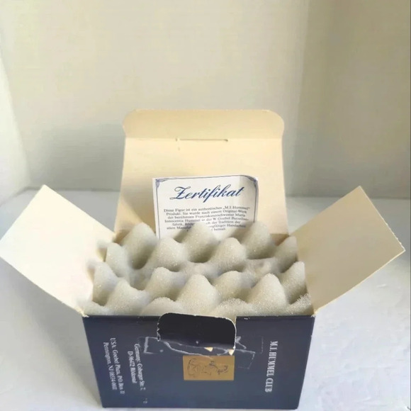 M.I. Hummel Club #102 "For Keeps" Figure, EXC, Original Packaging - Picture 9 of 10